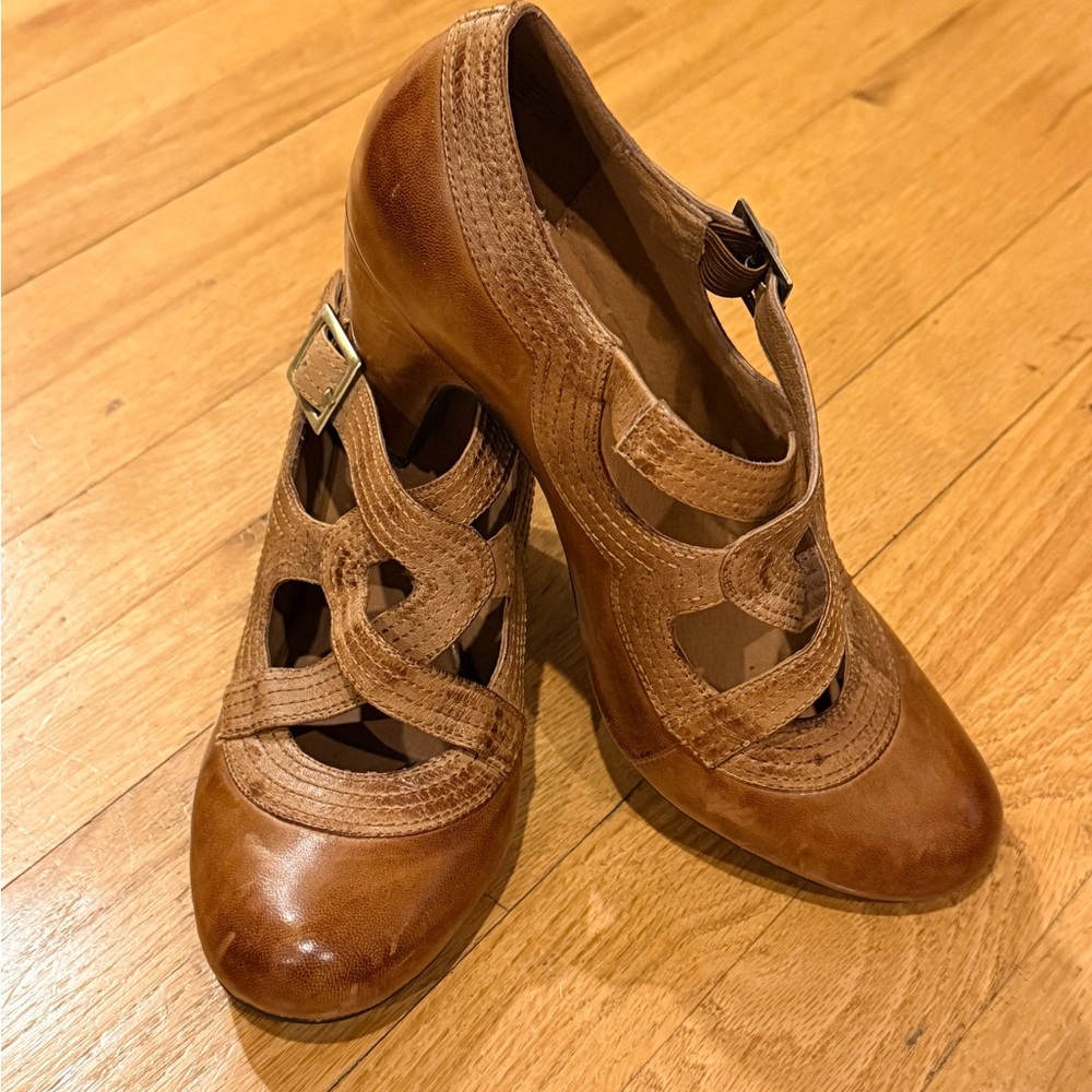 Miz Mooz Tan Brown Soho Mary Jane Leather Uppers & Leather Lining with 3” Heels